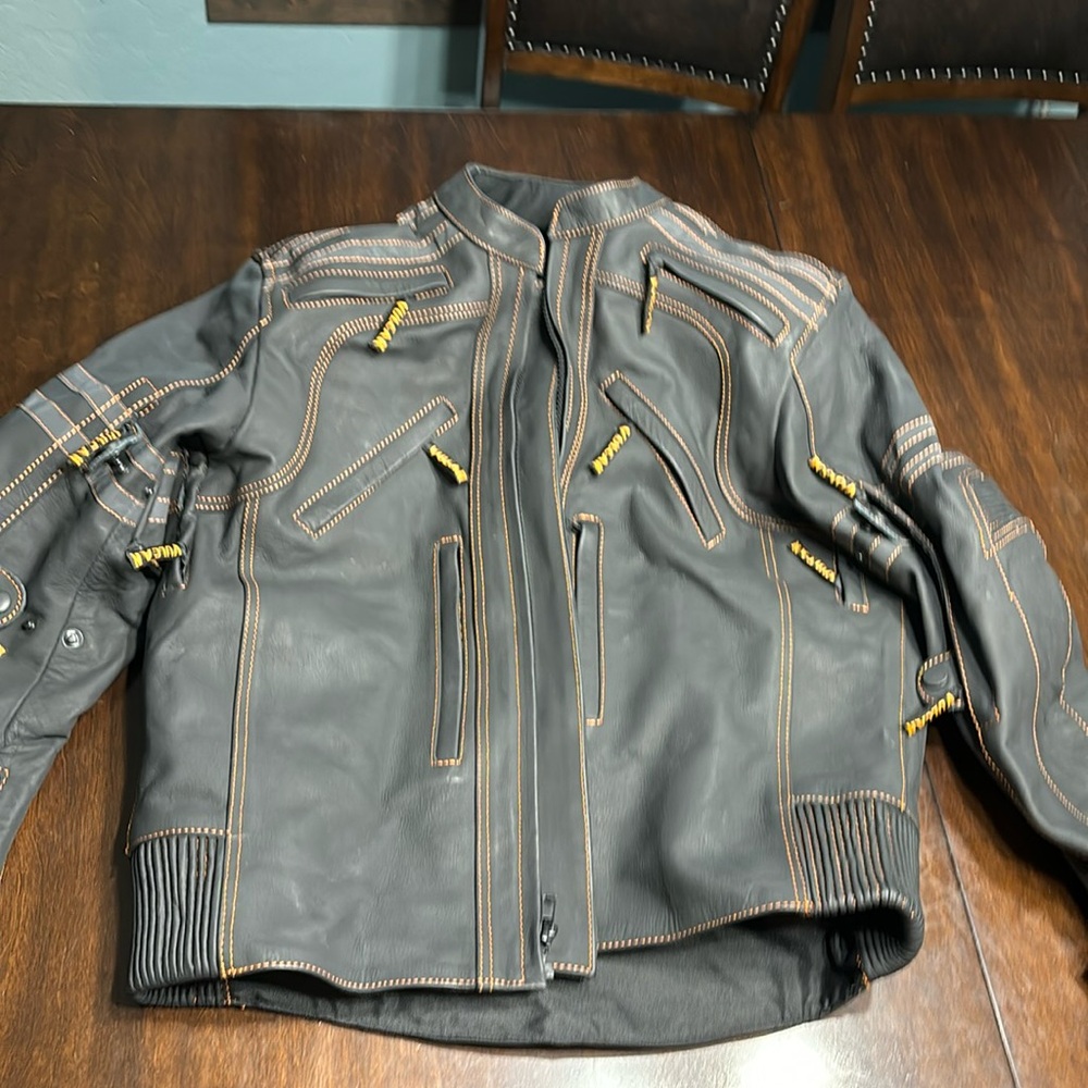 Men’s large Milwaukee leather Vulcan MC jacket w/liner